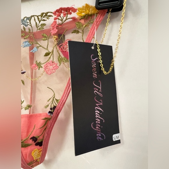 NEW Seven Til Midnight Embroidered G-String With Gold Chain Back detail - Picture 3 of 4